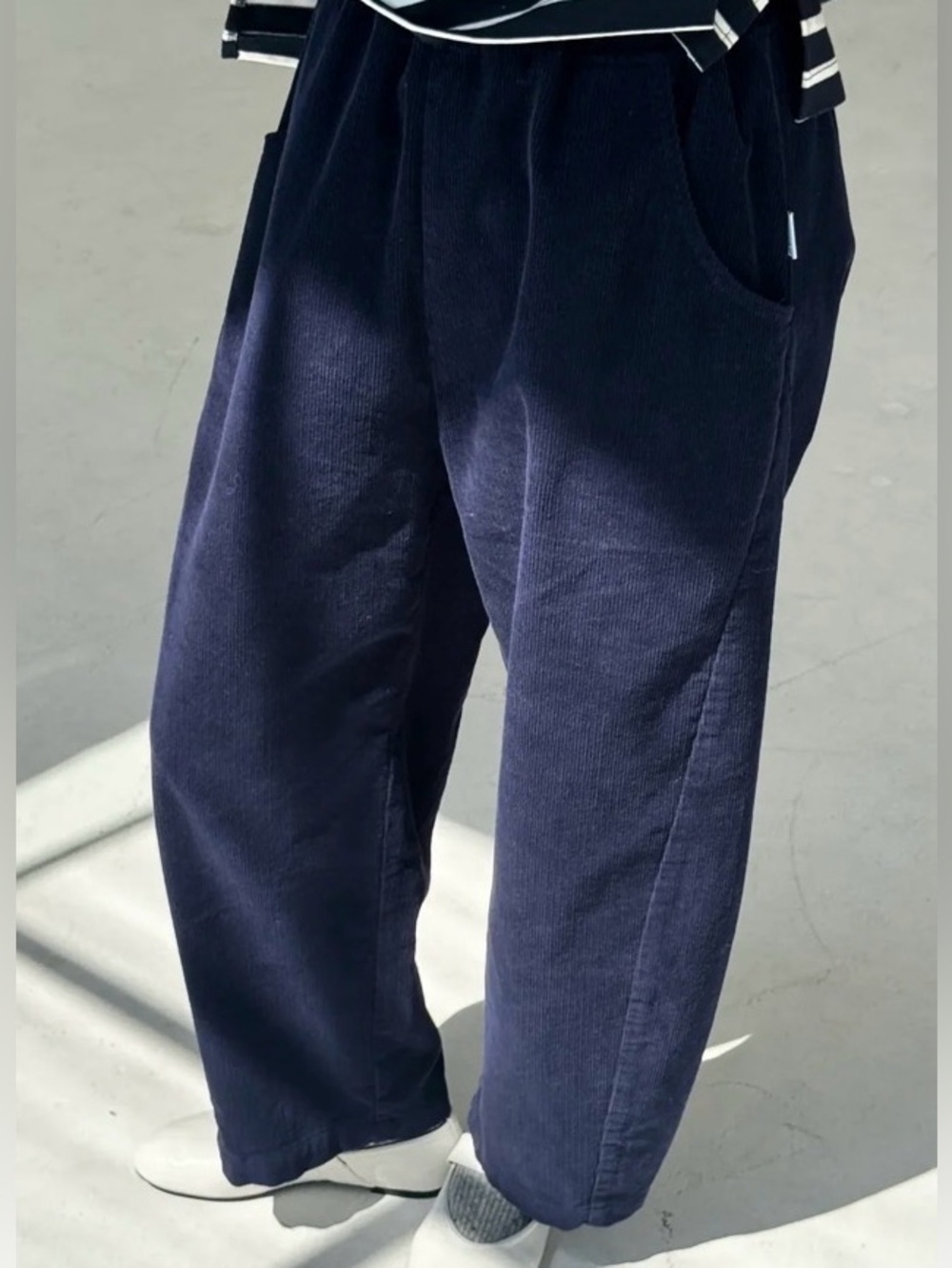Le Bon Shoppe Arc Pants Corduroy Navy Blue Small Barrel Leg Slow Fashion